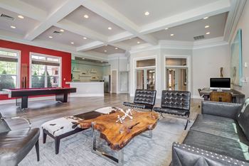 additional photo for property listing at chic digs with room to stretch out in the village 22 car